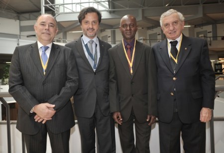 With João Aquino (left), president of the PDA Board of Ethics and Discipline; Mamadu Cande, president of the Guinea-Bissau Dental Association and António Felino chairman of the PDA Oral Surgery College With João Aquino (left), president of the PDA Board of Ethics and Discipline; Mamadu Cande, president of the Guinea-Bissau Dental Association and António Felino chairman of the PDA Oral Surgery College