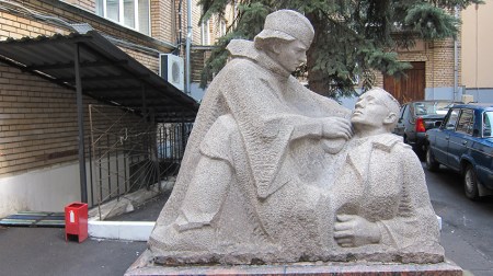 webimg-20120423-russia-moscovo-037 Monument at entrance of Moscow State University of Medicine and Dentistry.