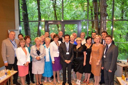 Group photo after the round table. Group photo after the round table.